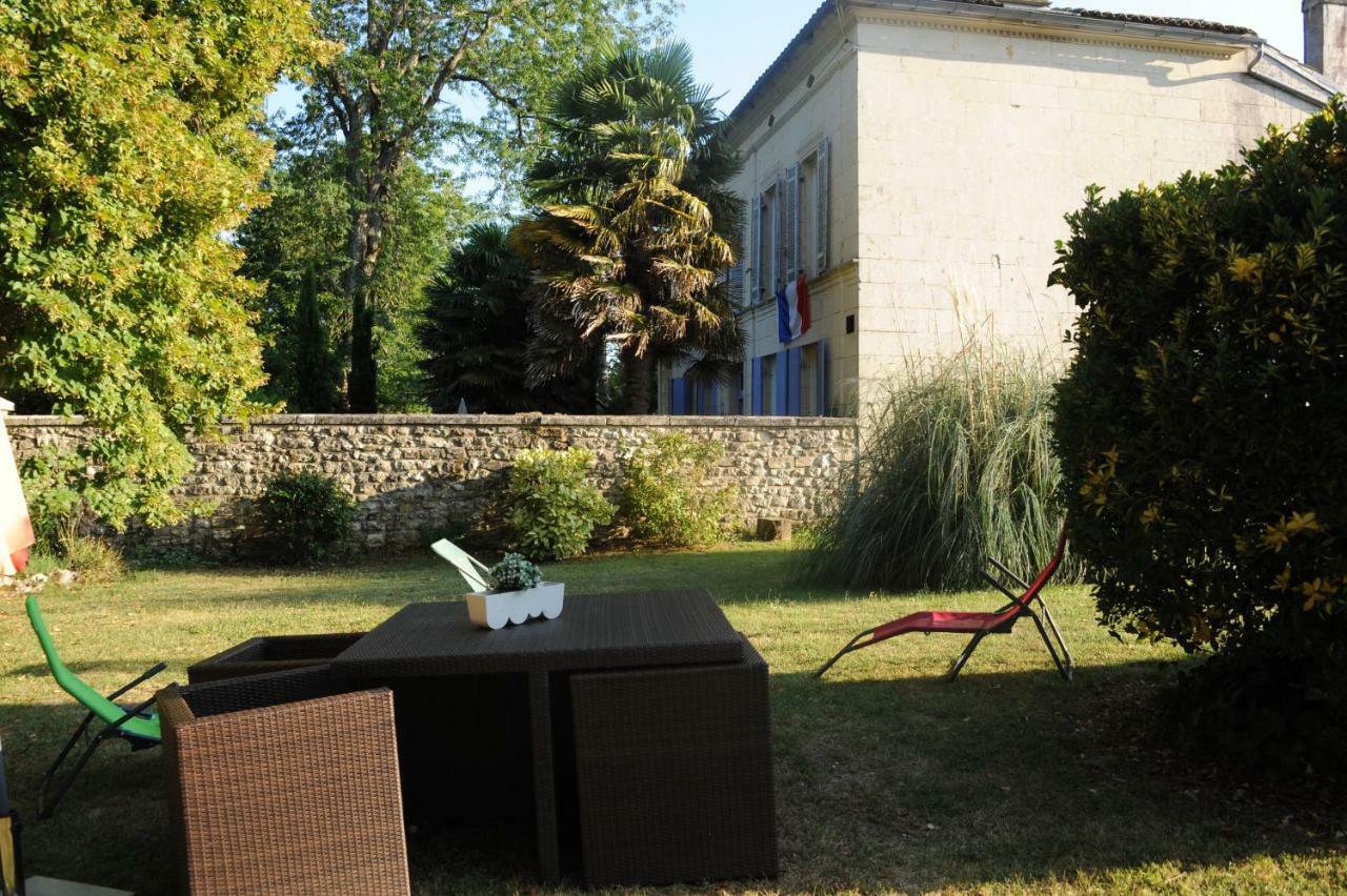 Les Demeures De La Laigne Bed & Breakfast Allas-Bocage Exterior photo
